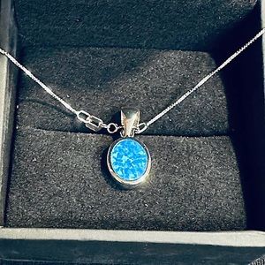 Stunning opal necklace with solid 10k white gold 18”box chain + jewelry chest